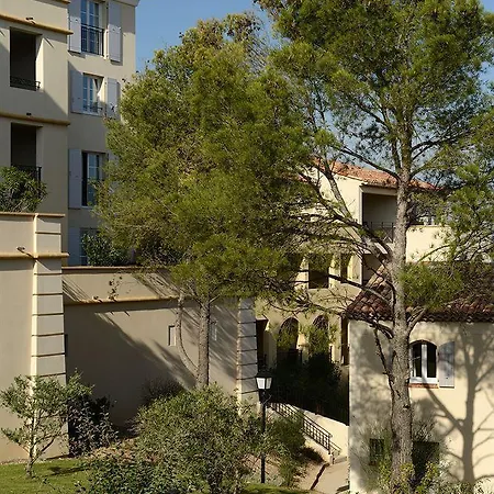 Pierre & Les Coteaux De Pont-royal 4*
