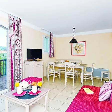Pierre & Les Coteaux De Pont-royal Hotel 4*