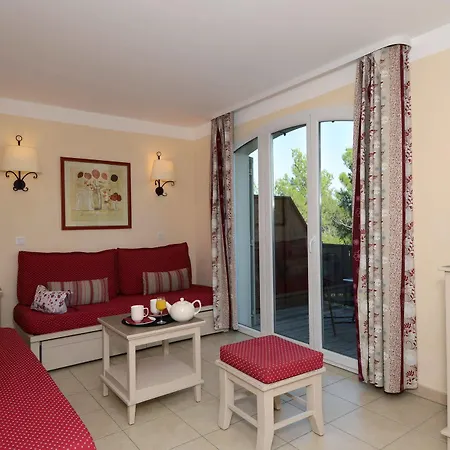 Pierre & Les Coteaux De Pont-royal Hotel Mallemort