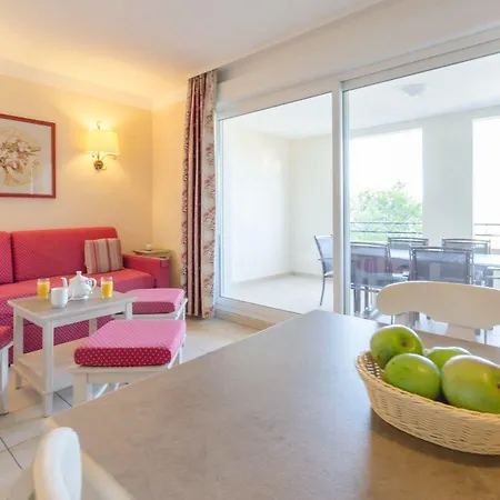 Pierre & Les Coteaux De Pont-royal Hotel 4*