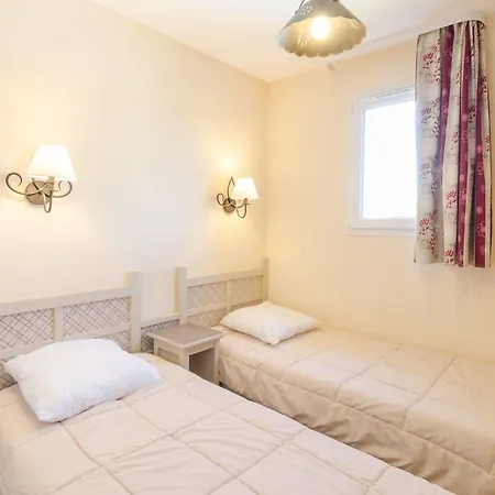 Pierre & Les Coteaux De Pont-royal Hotel 4*