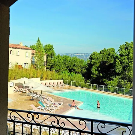 Pierre & Les Coteaux De Pont-royal Hotel 4*