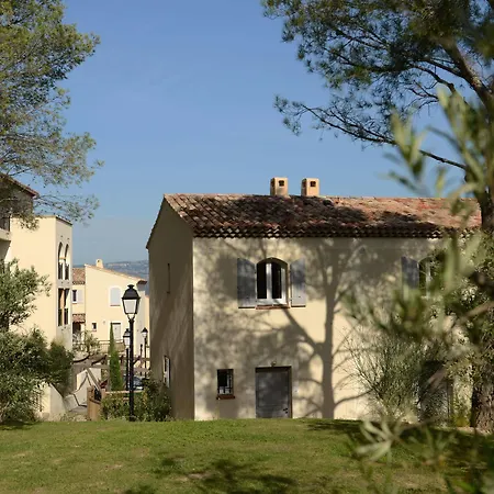 Pierre & Les Coteaux De Pont-royal Hotel 4*