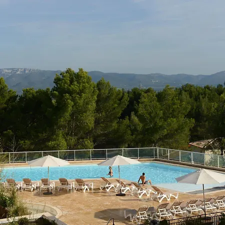 Pierre & Les Coteaux De Pont-royal Hotel 4*